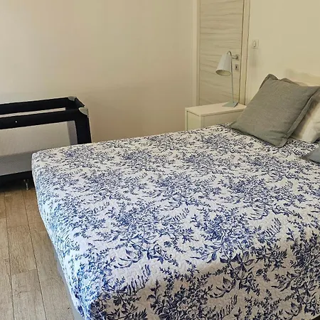 Giulia Πανσιόν